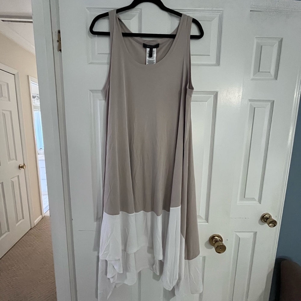 Elegant Two-Tone Sleeveless Dress